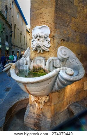 Florence, Italy - September 27, 2018: Fountain Dello Sprone In Quarter Of Oltrarno In Florence. Ital