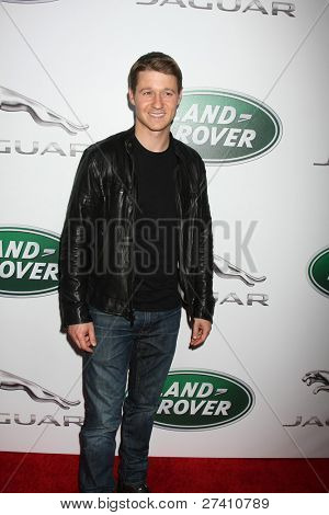 LOS ANGELES - 15 listopad: Benjamin McKenzie w przypadku Pokaż Pre LA samochodów Jaguar w dwóch Rodeo na Novembe