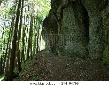 Rocks Between The Zürchersmühle And The Hundwiler Höhi Peak - Canton Of Appenzell Ausserrhoden, Swit