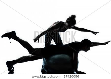 jeden pár muž žena cvičení cvičení aerobic fitness postoj celé délce silouhette studio ISO