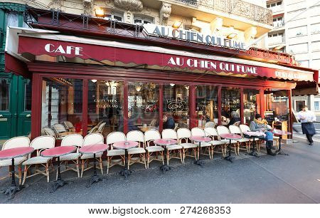 Paris, France-12 December 2018 :the Traditional French Restaurant Au Chien Qui Fume Decorated For Ch