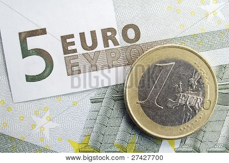 5 ユーロと 1 つのユーロ硬貨