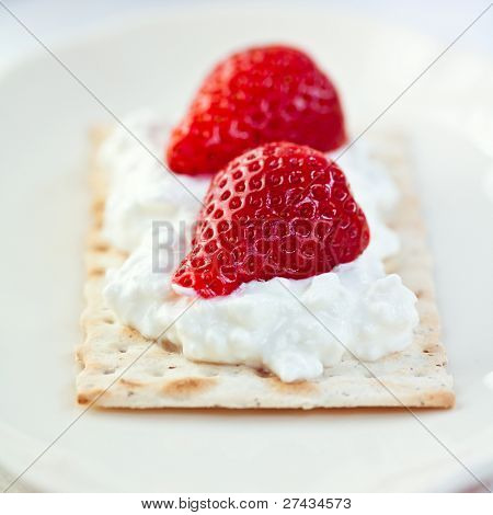 Knäckebrot mit Quark und Erdbeeren