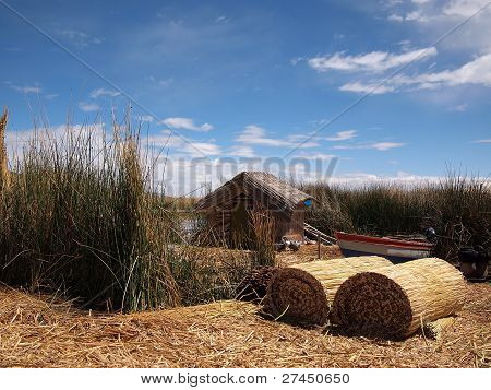 Reed HÃ¼tte auf den schwimmenden Uros Inseln