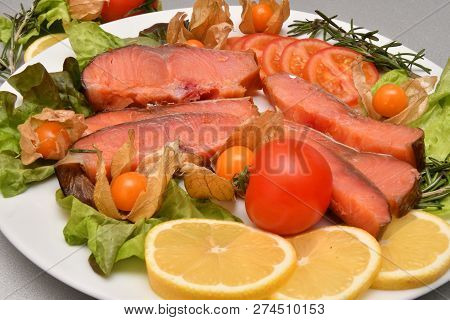 Chinook Salmon (lat. Oncorhynchus Tshawytscha) Smoked