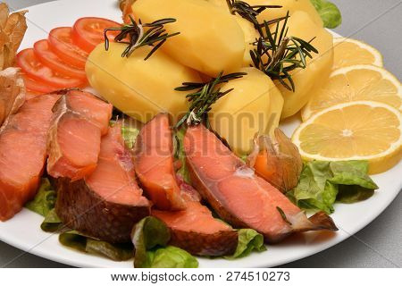 Chinook Salmon (lat. Oncorhynchus Tshawytscha) Smoked