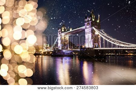 snowing in London, UK - winterholidays  in the city
