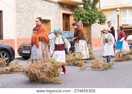 Oropesa Del Mar, Spain - January 13, 2018: Holiday Procession On Festival Of Saint Anthony In The St