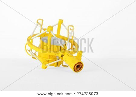 Music And Sound - Yellow Metall Microphone Mic Shock Mount Fits Mxl