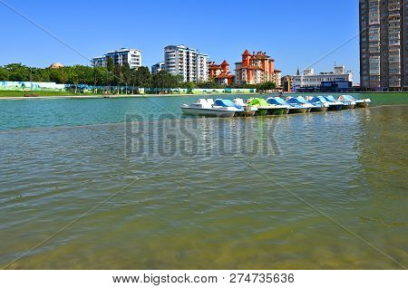 15-12-2018.baku.azerbaijan.catamarans For Riding And Rest On An Artificial Lake In The Park 