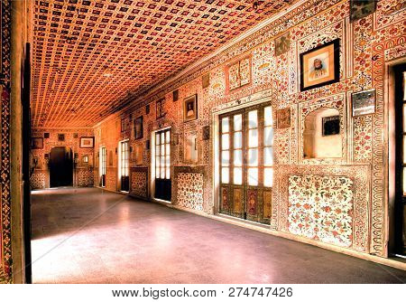Bikaner, India - Mar 4: Floral Patterns And Old Portraits On Walls Of 16th Century Palace Of Junagar
