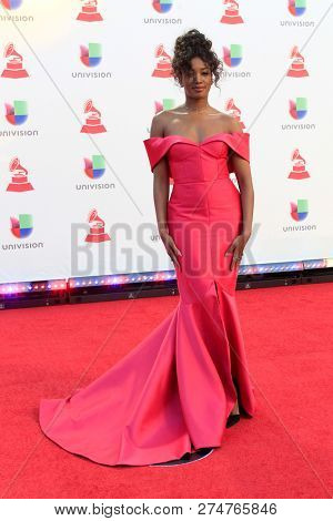 LAS VEGAS - NOV 15:  Iza at the 19th Annual Latin GRAMMY Awards - Arrivals at the MGM Garden Arena on November 15, 2018 in Las Vegas, NV