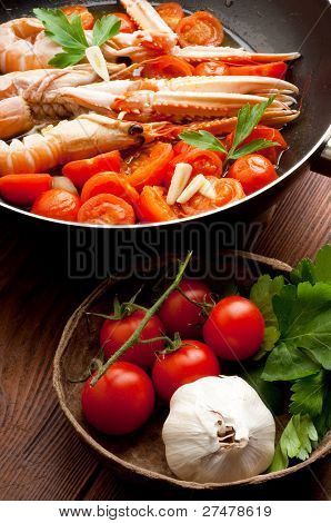scampi con pomodori in casseruola