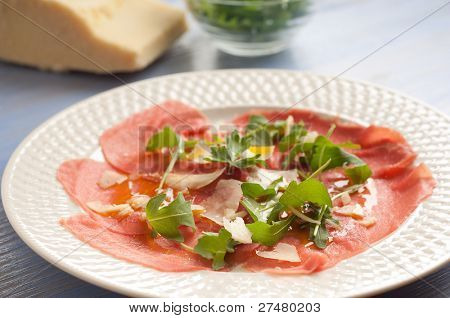 Carpaccio à argula et parmesan