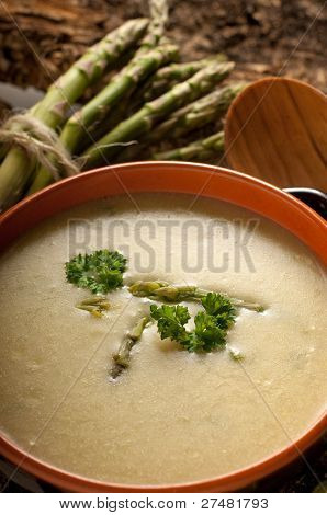 SPARGELSUPPE auf Schale