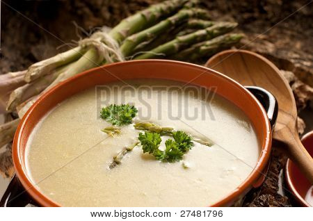 SPARGELSUPPE auf Schale