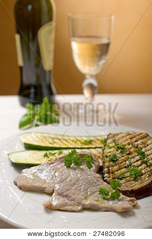 Scaloppine con zucchine e melanzane alla griglia