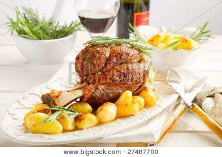 Jarrete de ternera con patatas