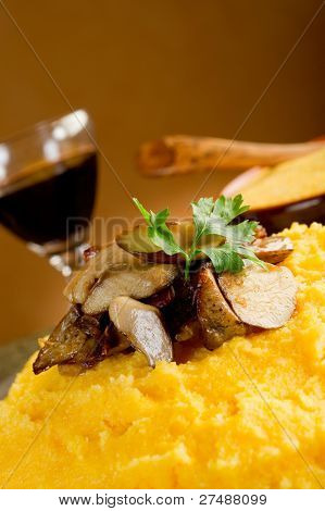 polenta s houbami