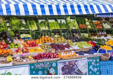 Munich, Germany - November 23, 2018 : Rows Shopping Grocery Market In The Old Part Of Munich, Viktua
