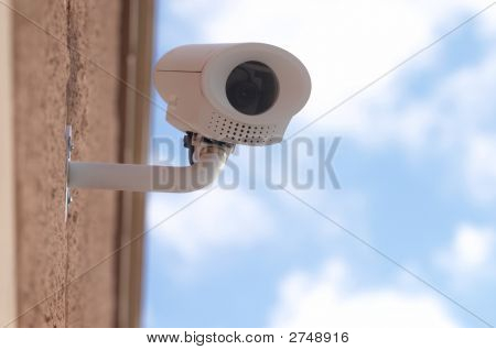 Câmera de vigilância no prédio, Horizontal