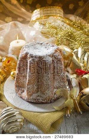 Pandoro tradizionale italiano torta di Natale-pandoro