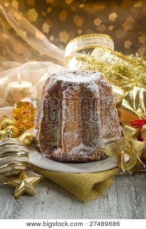 Pandoro tradizionale italiano torta di Natale