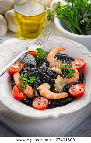 tészta tagliolini tintával tintahal