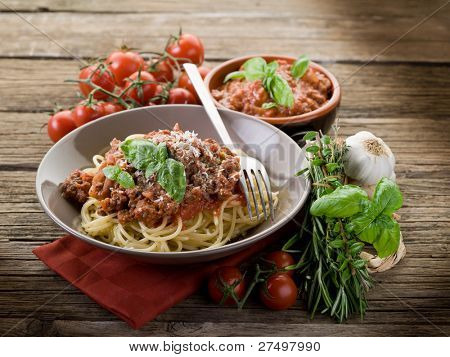 bolognese spaghetti con ragù salsa e parmigiano formaggio