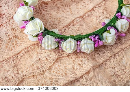 Headband Or Wreath Of Hand Made White And Pink Flowers. Wedding Background. Vintage Accessory On Del