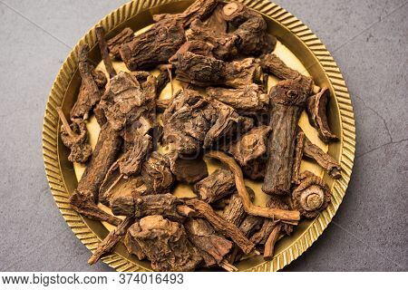 Hemidesmus Indicus Or Indian Sarsaparilla  Also Known As Anantamul Or Anant Bel Is A Species Of Plan