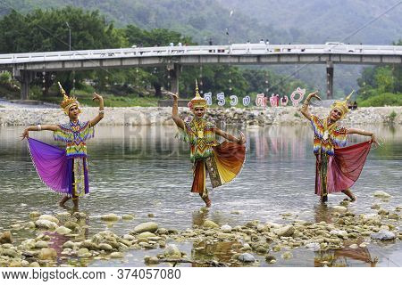 Nakhon Si Thammarat /thailand-april 27th 2019: Manohra Performance In The Stream At Kiriwong Village