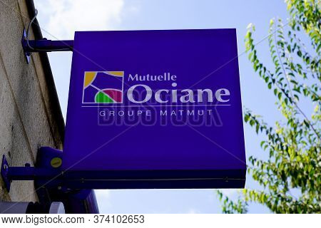 Bordeaux , Aquitaine / France - 09 26 2019 : Ociane Groupe Matmut Logo On A Wall