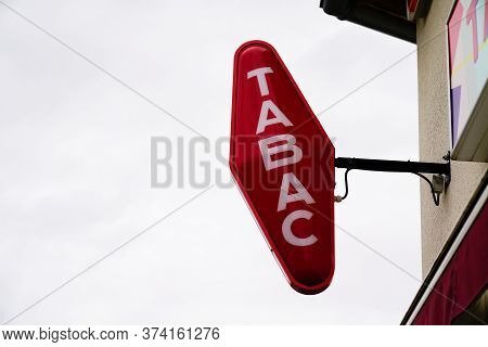 Bordeaux , Aquitaine / France - 06 20 2020 : Tabac Red Store And Text Logo Of French Shop Tobacco Si