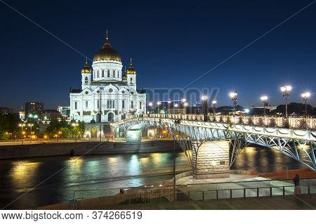 Cathedral Of Christ The Savior (khram Khrista Spasitelya) And Patriarshy Bridge At Night In Moscow, 