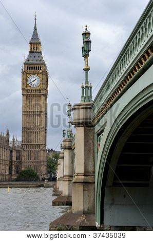 Ben přihrádky s Lambeth bridge v popředí