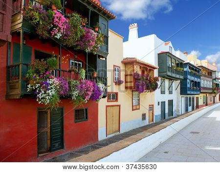 Santa Cruz de La Palma colonial kukkia talojen julkisivut Kanariansaaret
