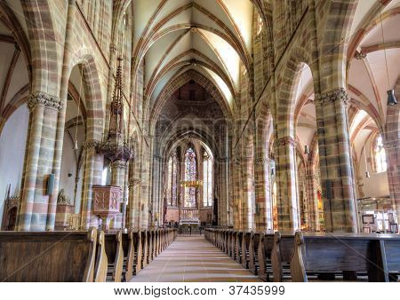 Gotische schip van de kerk van Wissembourg