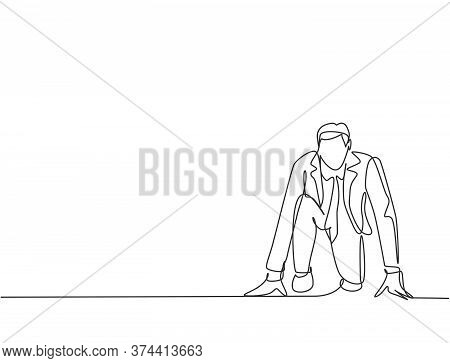One Continuous Single Line Drawing Of Young Happy Businessman Gets Ready To Doing Sprint Run On Runn