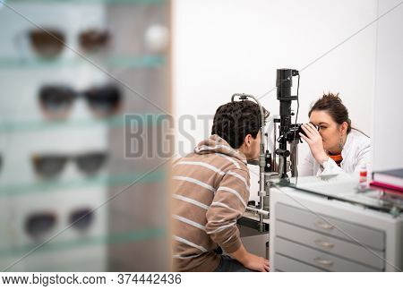 A teenage boy checking his eyes at an ophthamology center