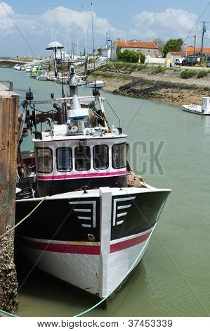 เรือประมงใน Boyardville ที่เกาะ Oleron ในประเทศฝรั่งเศส
