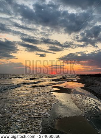 Red Sun On A Background Of Beautiful Sunset And Foamy Sea Waves. Amazing Beach Landscape With Endles