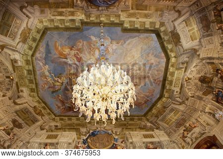 Retro Vintage Classic Antique Art Interior Decor Design For Austrian People And Foreign Travelers Tr