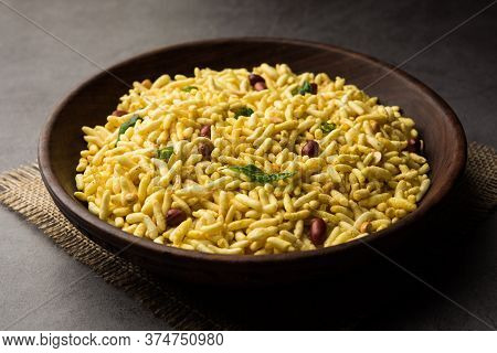 Puffed Rice Chivda Or Maharashtrial Bhadang Chiwda Served In A Plate