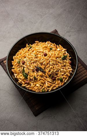 Puffed Rice Chivda Or Maharashtrial Bhadang Chiwda Served In A Plate