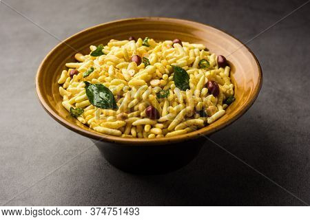 Puffed Rice Chivda Or Maharashtrial Bhadang Chiwda Served In A Plate