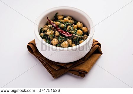 Spinach Chickpea Dry Curry / Palak Chana Sukhi Masala Sabzi