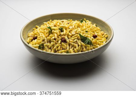Puffed Rice Chivda Or Maharashtrial Bhadang Chiwda Served In A Plate