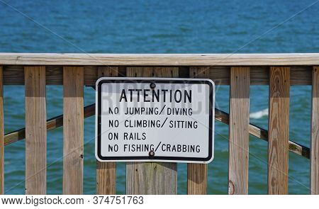 Hampton, Virginia, U.s.a - June 29, 2020 - A Warning Sign On The Pier Off Buckroe Beach That Do Not 