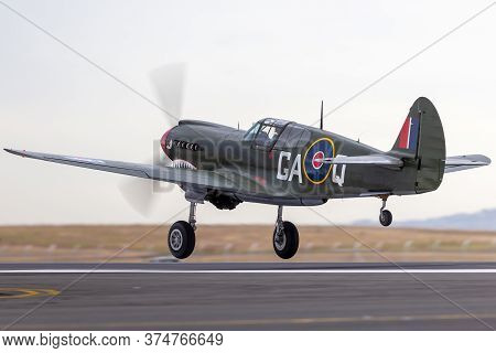 Avalon, Australia - February 28, 2015: Curtiss P-40n Kittyhawk World War Ii Fighter Aircraft Vh-zoc 